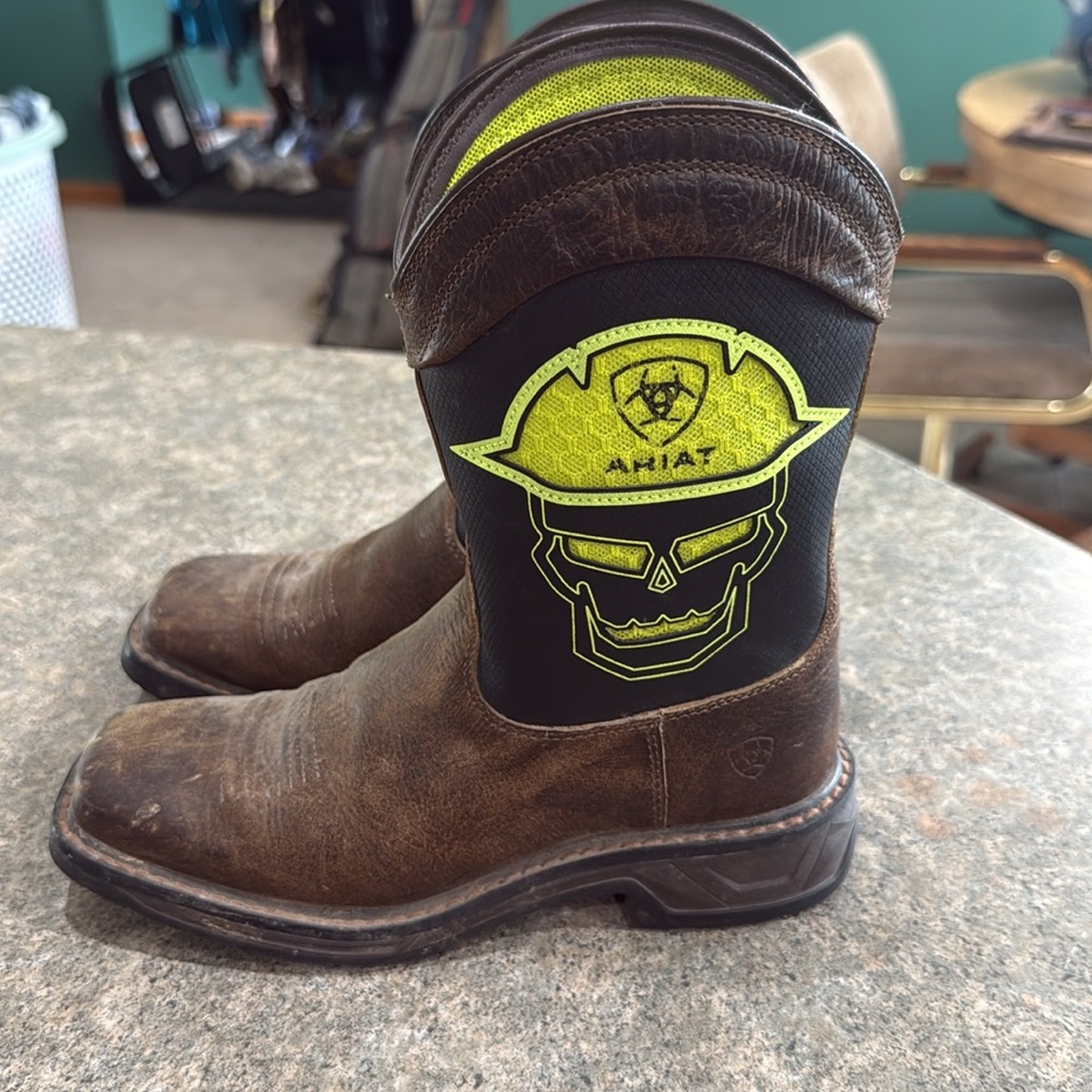 Ariat Workhog boots size 2 - Picture 3 of 9
